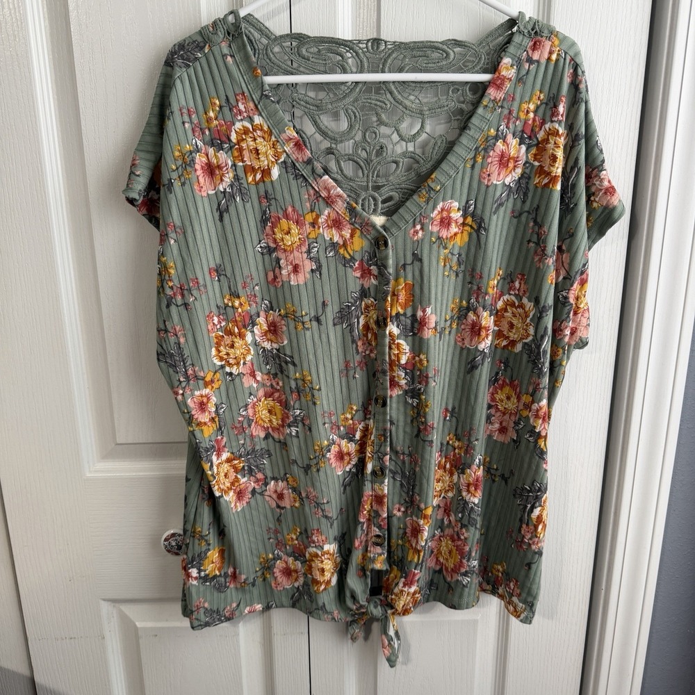 Bobbie Brooks Floral V Neck Lace Accent Tie Front Short Sleeve Top Women's 3X